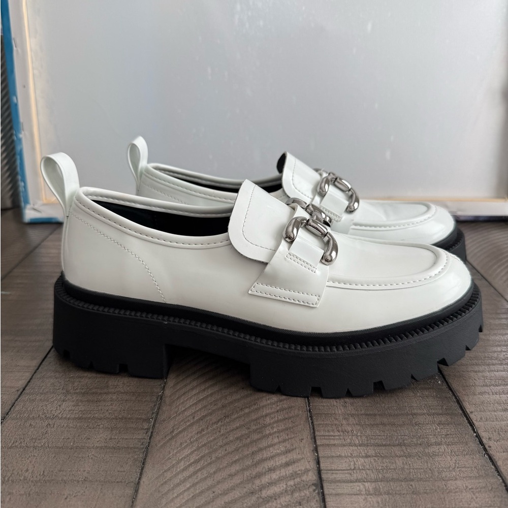 Madden Girl White Leather Lug-Sole Loafers with Silver Chain